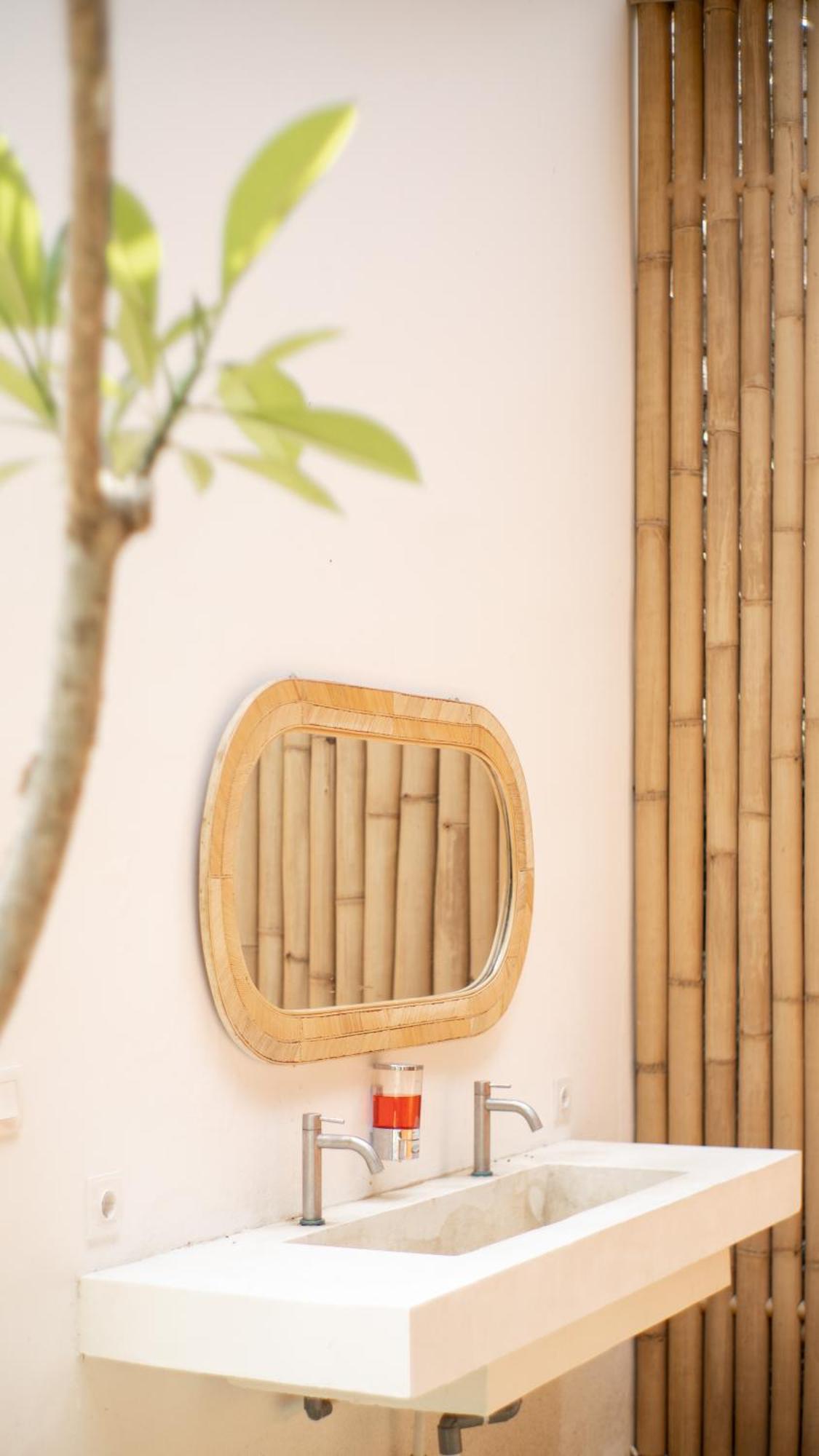 Lost Inn Kuta Capsule Hostel Dış mekan fotoğraf